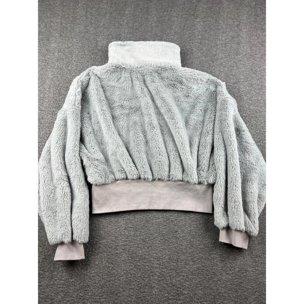 Women's Light Gray Faux Fur Cropped Jacket with Ribbed Hem‎ and Cuffs Size Small - Picture 2 of 5